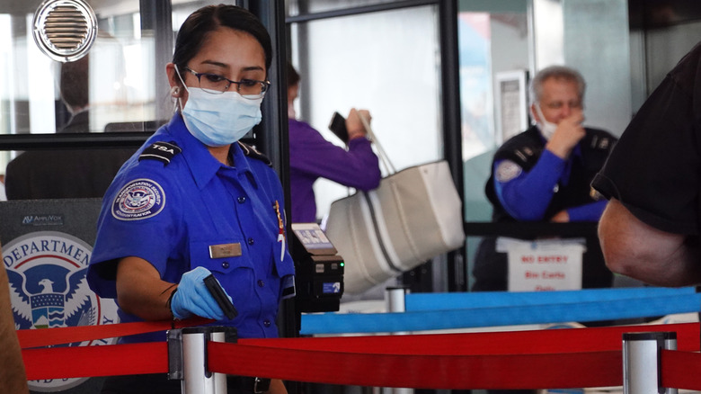 How to Contact TSA Customer Service Outside of Security Checkpoints