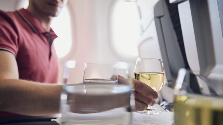 The Science Behind Your Increased Hunger After Long Flights